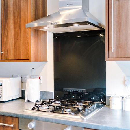 Modern Semi Detached In A Quiet Location, Driveway Parking Villa Ewloe Bagian luar foto