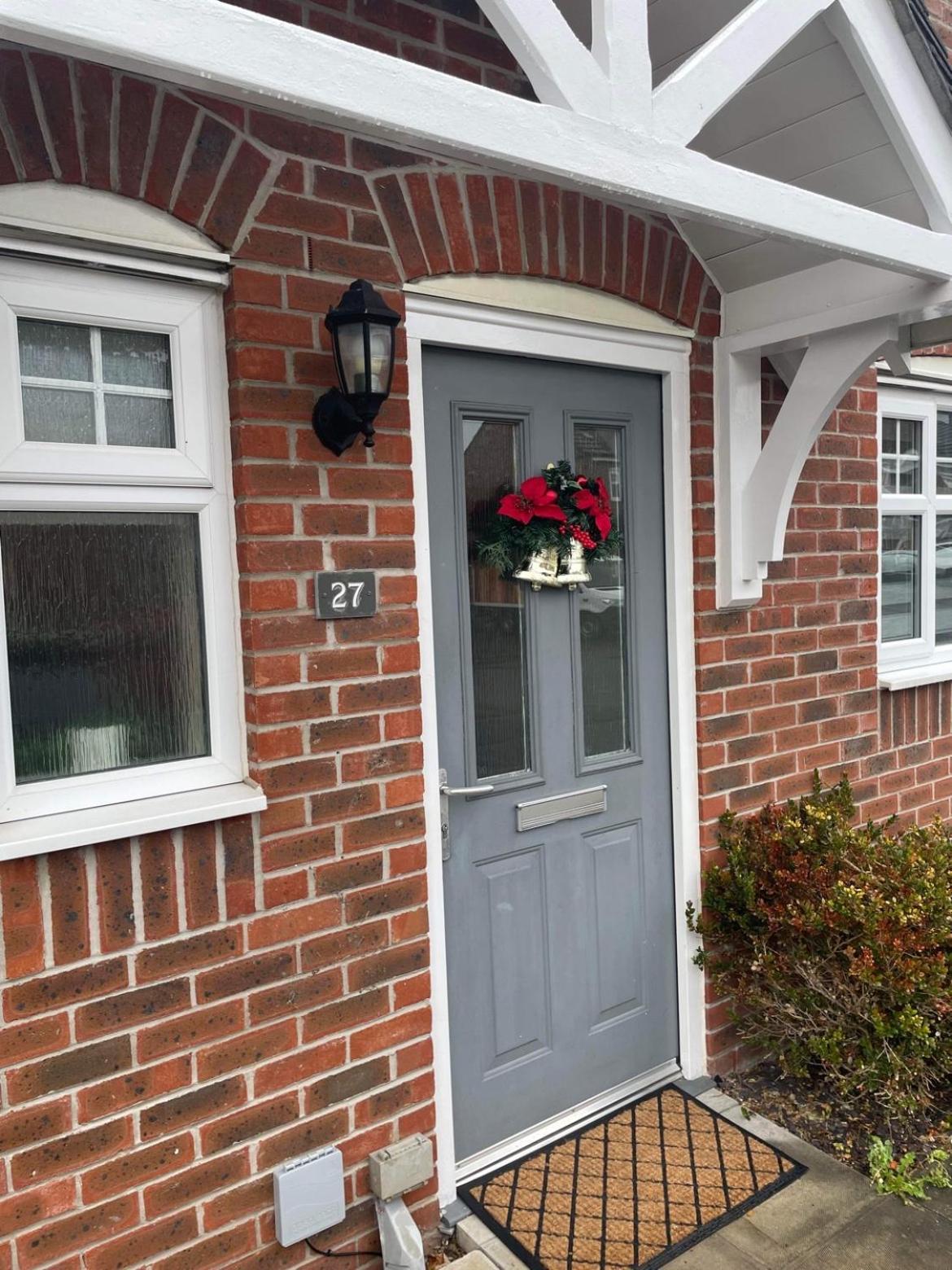 Modern Semi Detached In A Quiet Location, Driveway Parking Villa Ewloe Bagian luar foto