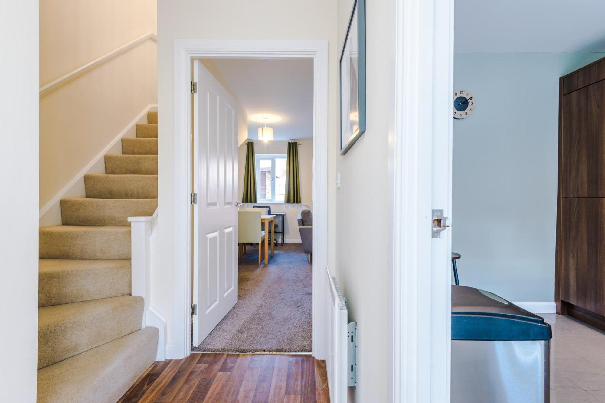 Modern Semi Detached In A Quiet Location, Driveway Parking Villa Ewloe Bagian luar foto