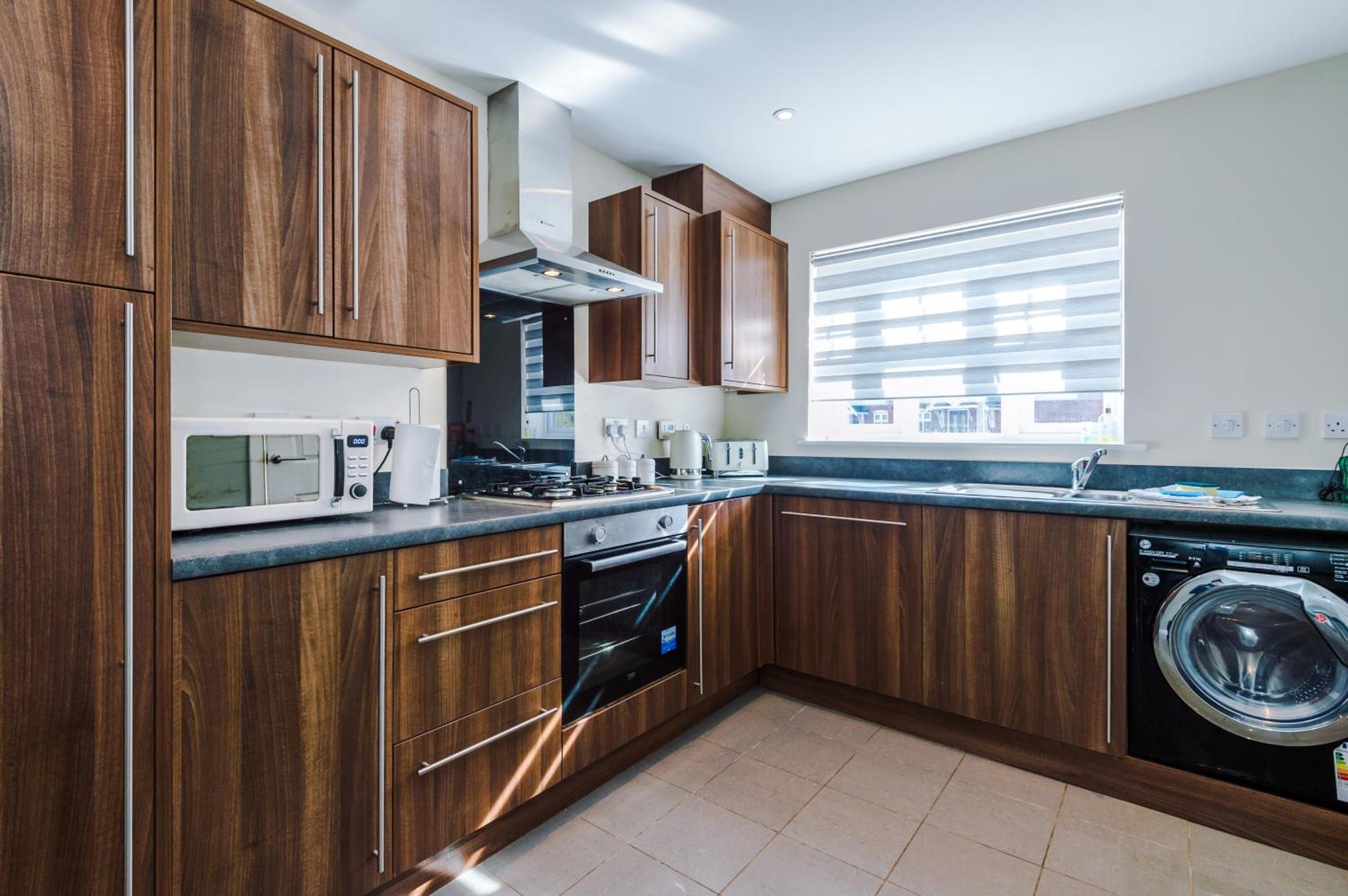 Modern Semi Detached In A Quiet Location, Driveway Parking Villa Ewloe Bagian luar foto