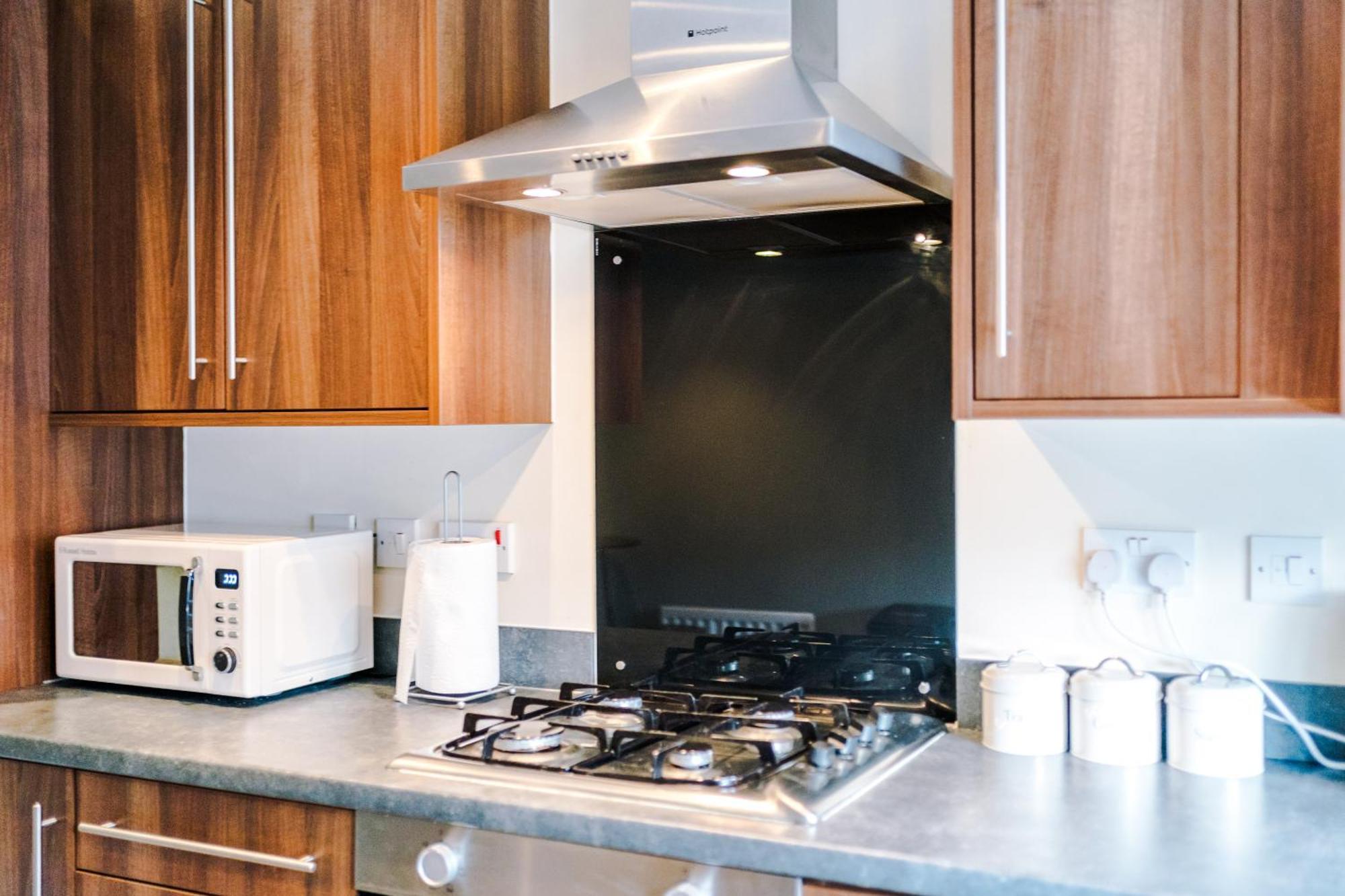 Modern Semi Detached In A Quiet Location, Driveway Parking Villa Ewloe Bagian luar foto