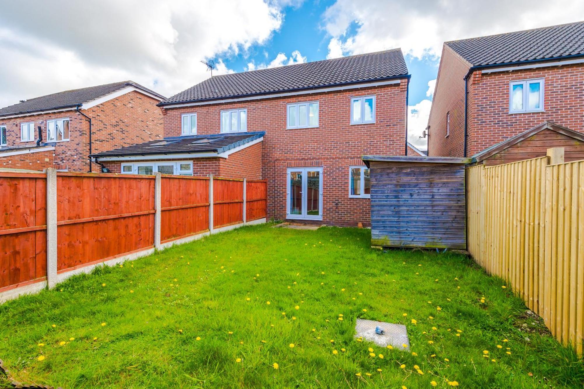 Modern Semi Detached In A Quiet Location, Driveway Parking Villa Ewloe Bagian luar foto