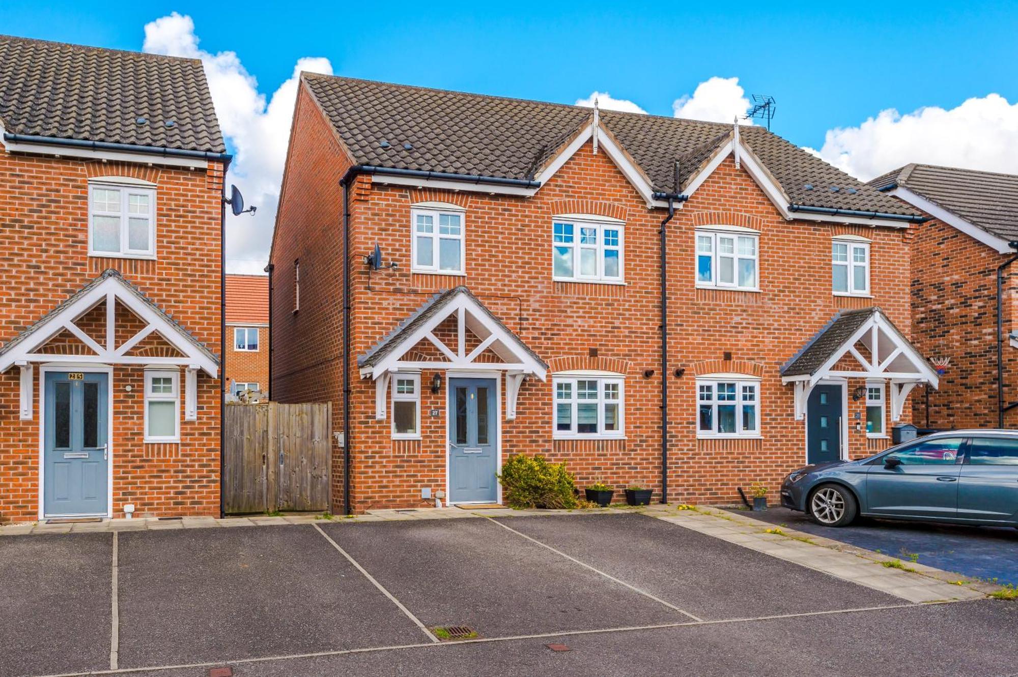Modern Semi Detached In A Quiet Location, Driveway Parking Villa Ewloe Bagian luar foto