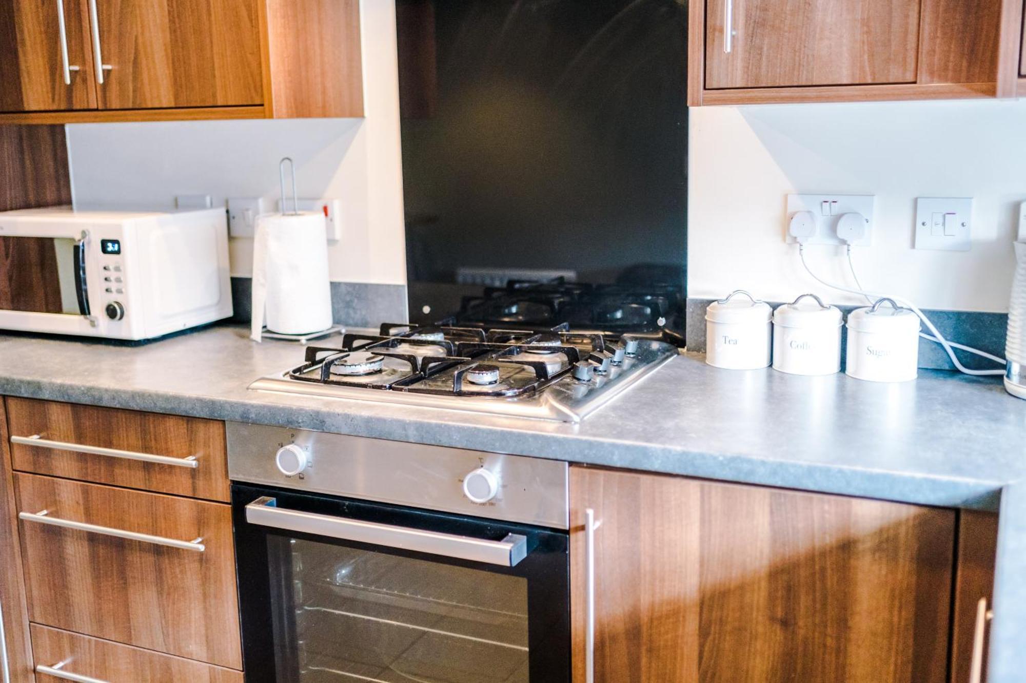 Modern Semi Detached In A Quiet Location, Driveway Parking Villa Ewloe Bagian luar foto